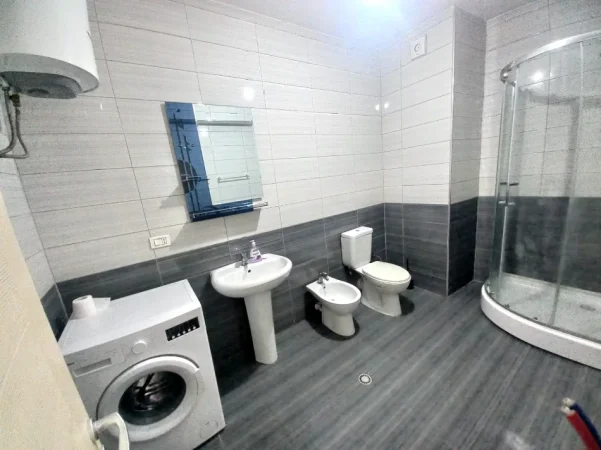 Tirane, jepet me qera Apartament 1+1, Kati 3, 65 m², Çmimi 38.000 Lekë të Reja, tek Terminali, Kthesa Kamzës,Tirane.