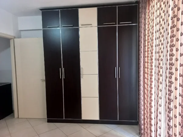 Tirane, jepet me qera Apartament 1+1, Kati 3, 65 m², Çmimi 38.000 Lekë të Reja, tek Terminali, Kthesa Kamzës,Tirane.