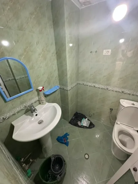 Tirane, jepet me qera dyqan Kati 0, 40 m² 250 € (Rruga teleferikut)