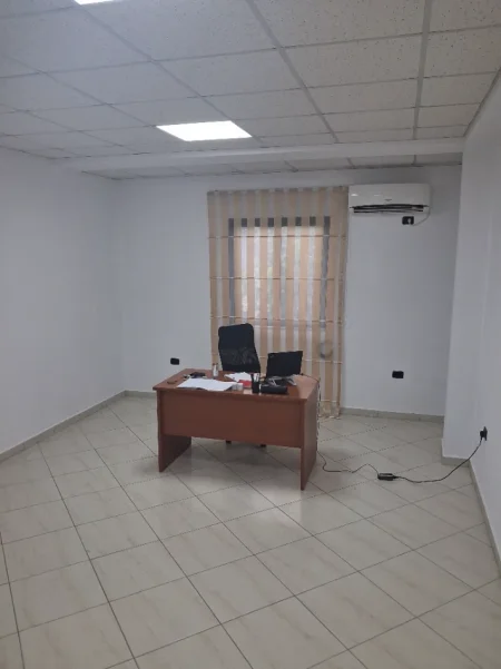 Tirane, jepet me qera zyre Kati 2, 60 m² 500 € 