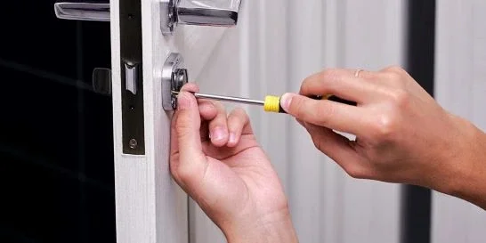 Durres, ofroj 24/7 Hapje Dyersh te Blinduara në Durrës dhe Golem – 24/7 Emergency Locksmith