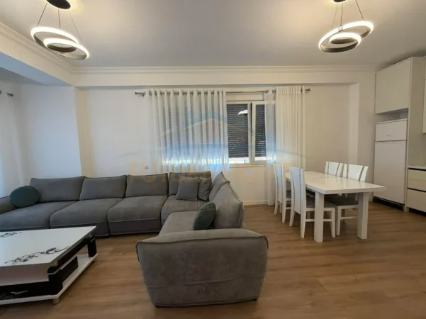 jap me qera apartament 2+1+Ballkon Kati 4, 102 m² 600 € (RRUGA E KAVAJES)