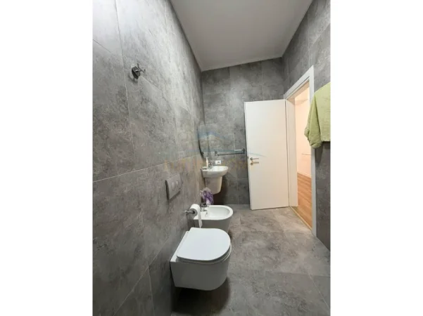 Tirane, jepet me qera apartament 2+1 Kati 4, 102 m² 600 € 
