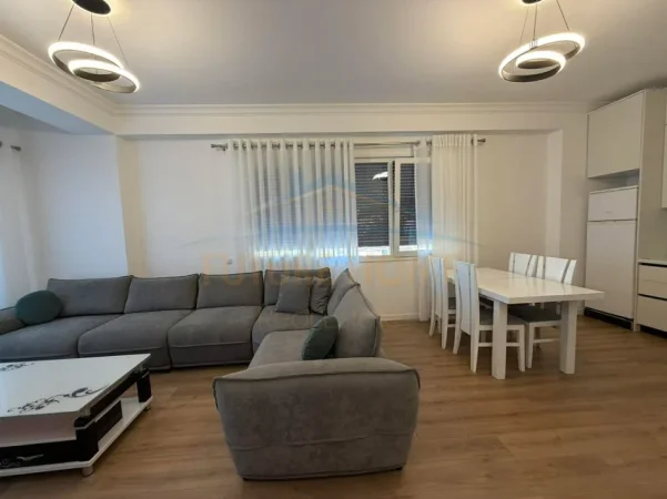 Tirane, jepet me qera apartament 2+1 Kati 4, 102 m² 600 € 