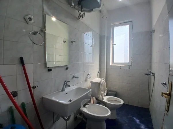 Tirane, jepet me qera apartament 1+1+Ballkon Kati 4, 65 m² 430 € (Boca coffee)