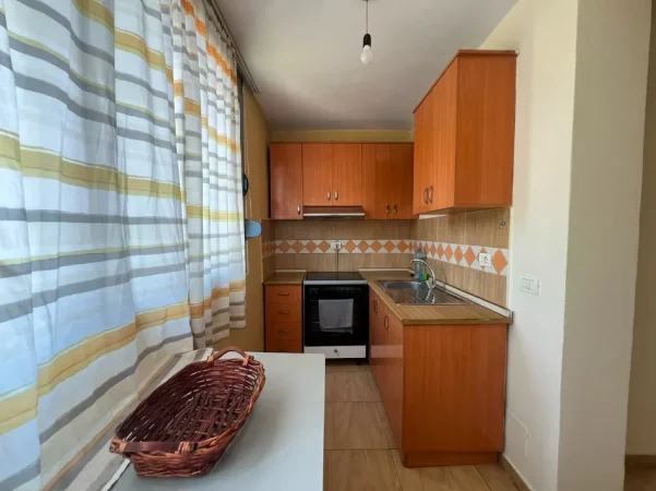 Tirane, jepet me qera apartament 1+1 Kati 2, 60 m² 400 ALL (Shkolla Cajupi)