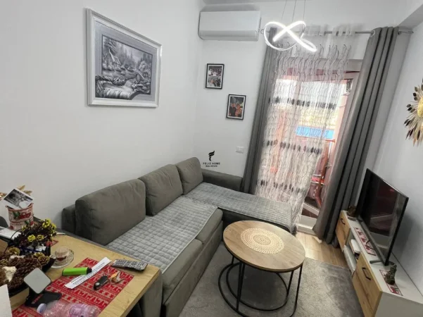 Tirane, jepet me qera apartament 1+1 Kati 6, 60 m² 400 € (ALI DEMI)