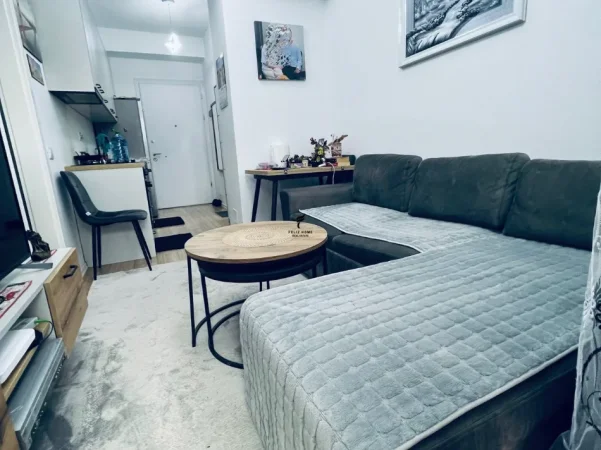 Tirane, jepet me qera apartament 1+1 Kati 6, 60 m² 400 € (ALI DEMI)