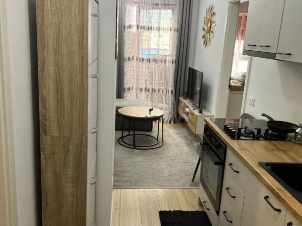 Tirane, jepet me qera apartament 1+1 Kati 6, 60 m² 400 € (ALI DEMI)