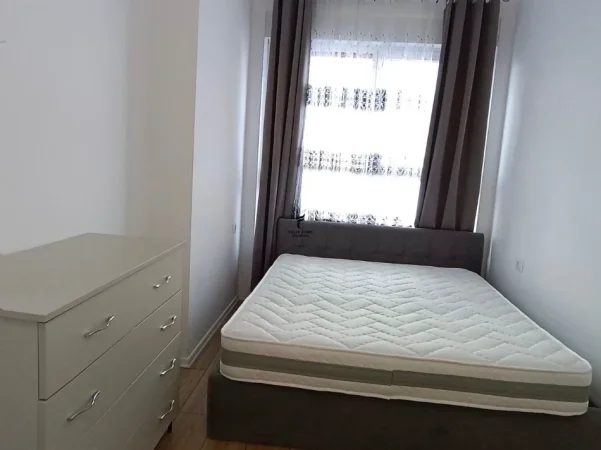 Tirane, jepet me qera apartament 1+1 Kati 6, 60 m² 400 € (ALI DEMI)