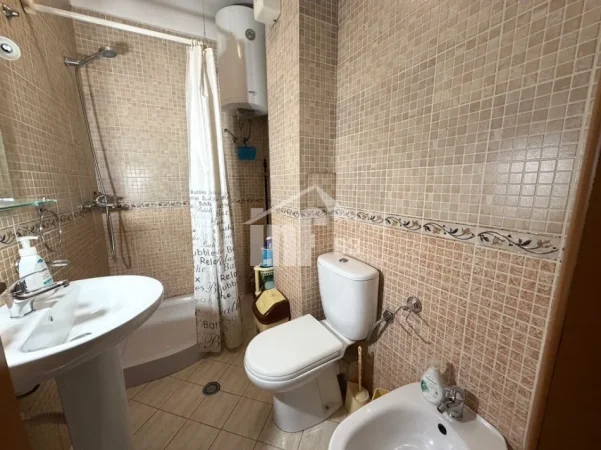 Tirane, jepet me qera apartament 1+1 Kati 6, 75 m² 450 € (PRANË RRUGËS “MYSLYM SHYRI”)