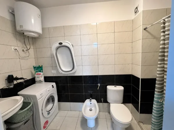 Tirane, shitet apartament 1+1+Ballkon Kati 3, 80 m² 183.000 € (Brryli)