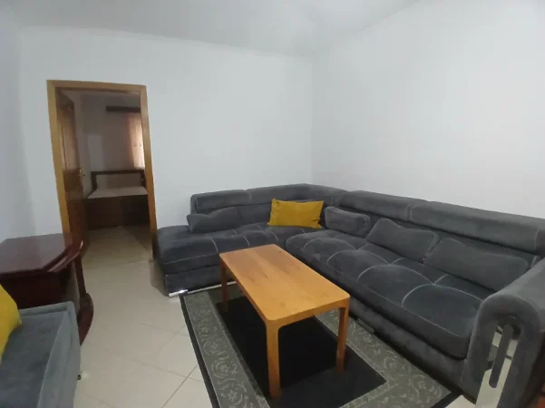Shqiperi, jepet me qera apartament 2+1+Ballkon Kati 1, 80 m² 450 € (BkT)