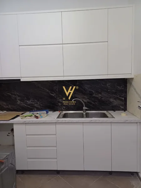 Tirane, jepet me qera apartament 1+1+Ballkon Kati 6, 70 m² 520 € (KODRA E DIELLIT)