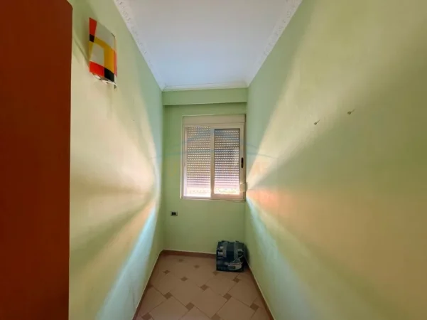 Tirane, jap me qera apartament 1+1 Kati 1, 67 m² 650 € (Rruga e Bogdanëve.)