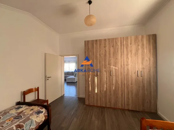 Tirane, jepet me qera apartament 2+1+Ballkon Kati 3, 86 m² 428 € 