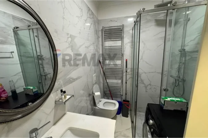 Tirane, jepet me qera apartament 2+1 Kati 8, 122 m² 2.000 € (Ambasador 3)