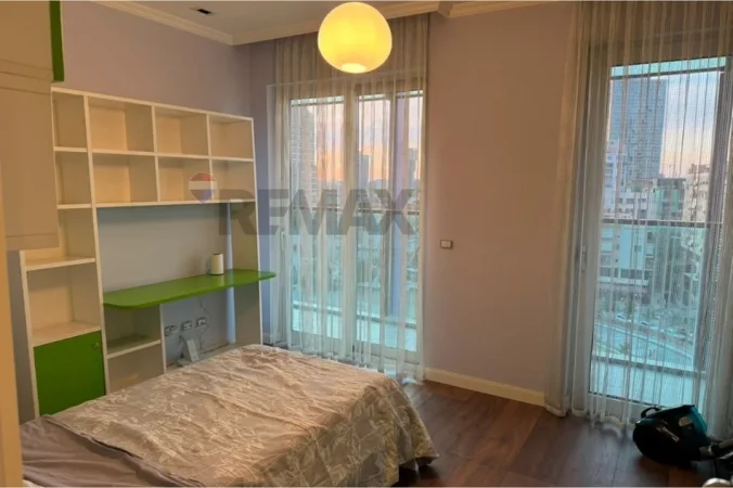 Tirane, jepet me qera apartament 2+1 Kati 8, 122 m² 2.000 € (Ambasador 3)