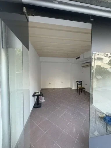 Tirane, jepet me qera ambjent biznesi Kati 0, 20 m² 400 € (rruga myslym shyri)