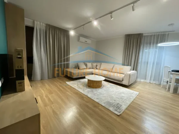 Tirane, jepet me qera apartament 2+1 Kati 5, 110 m² 700 € (fusha e aviacionit)