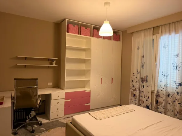 Tirane, jepet me qera apartament 2+1+Ballkon Kati 3, 112 m² 550 € (Rruga Mikel Maruli, Astir)