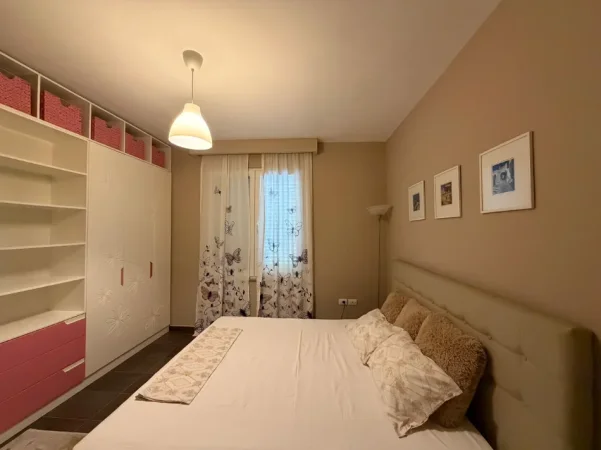 Tirane, jepet me qera apartament 2+1+Ballkon Kati 3, 112 m² 550 € (Rruga Mikel Maruli, Astir)