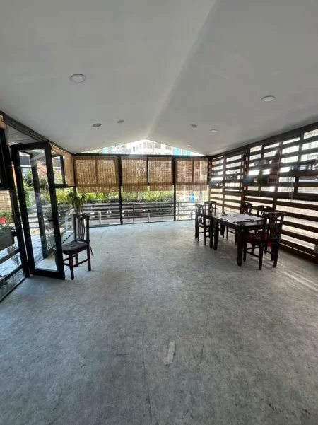 Tirane, jepet me qera ambjent biznesi Kati 0, 100 m² 1.000 € (Zogu i Zi)