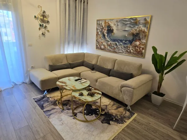 Tirane, jepet me qera apartament 1+1 Kati 3, 65 m² 600 € (ALI DEMI)