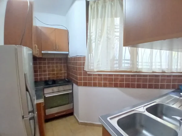 Tirane, jepet me qera apartament 2+1+Aneks+Ballkon Kati 1, 80 m² 400 € (Bkt)