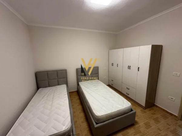 Tirane, jepet me qera apartament 2+1+Ballkon Kati 1, 100 m² 570 € (RRUGA BARDHYL)