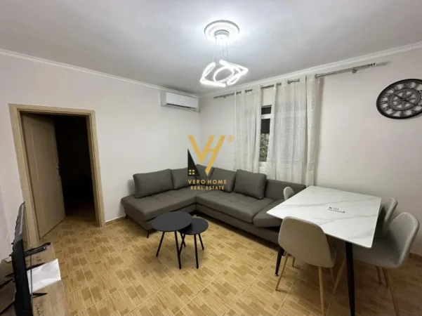 Tirane, jepet me qera apartament 2+1+Ballkon Kati 1, 100 m² 570 € (RRUGA BARDHYL)