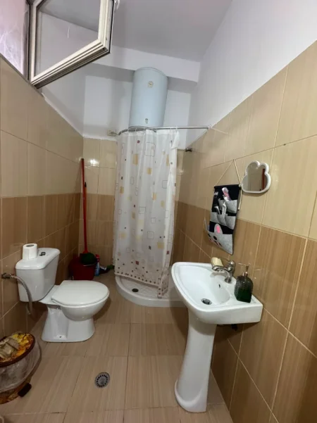 Tirane, Shitet Garsoniere Kati 0, 45 m² 80.000 € (RRUGA E DURRESIT)