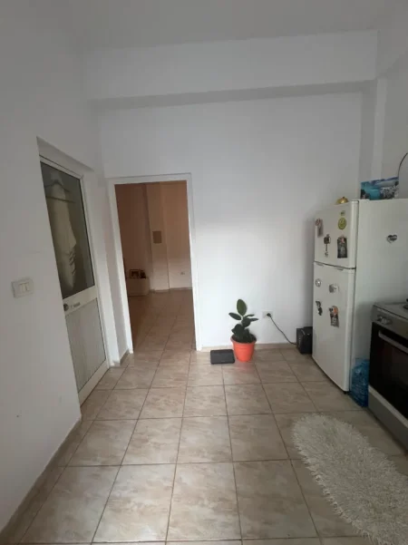 Tirane, Shitet Garsoniere Kati 0, 45 m² 80.000 € (RRUGA E DURRESIT)
