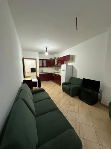 Tirane, jepet me qera apartament 1+1 Kati 3, 67 m² 450 € (Rruga Foto Xhavella)