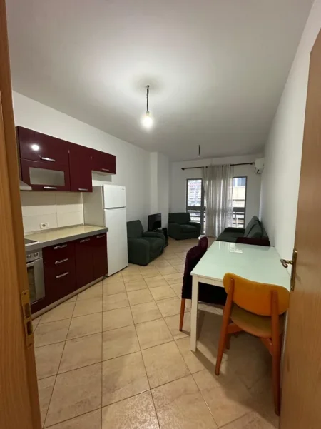 Tirane, jepet me qera apartament 1+1 Kati 3, 67 m² 450 € (Rruga Foto Xhavella)