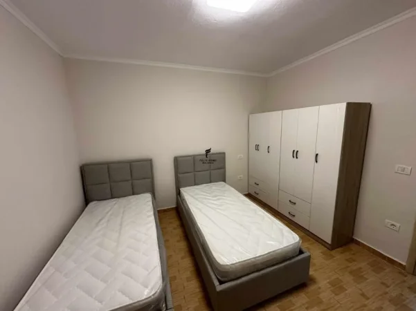 Tirane, jepet me qera apartament 2+1 Kati 1, 80 m² 550 € (RRUGA BARDHYL)