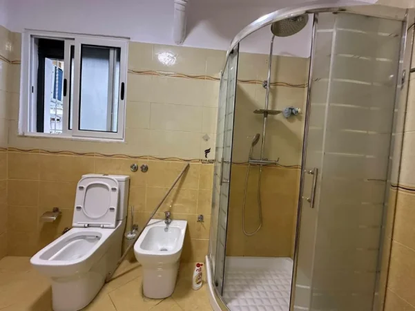 Tirane, jepet me qera apartament 2+1 Kati 1, 80 m² 550 € (RRUGA BARDHYL)
