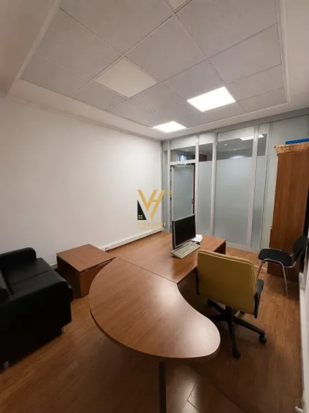 Tirane, jepet me qera zyre Kati 2, 60 m² 1.200 € (RRUGA E ELBASANIT)