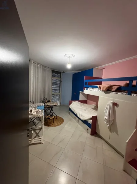 Tirane, jepet me qera apartament 2+1 Kati 3, 112 m² 550 € (Yzberisht)