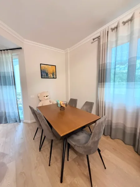 Tirane, jepet me qera apartament 2+1+Ballkon Kati 3, 108 m² 600 € (Selite)
