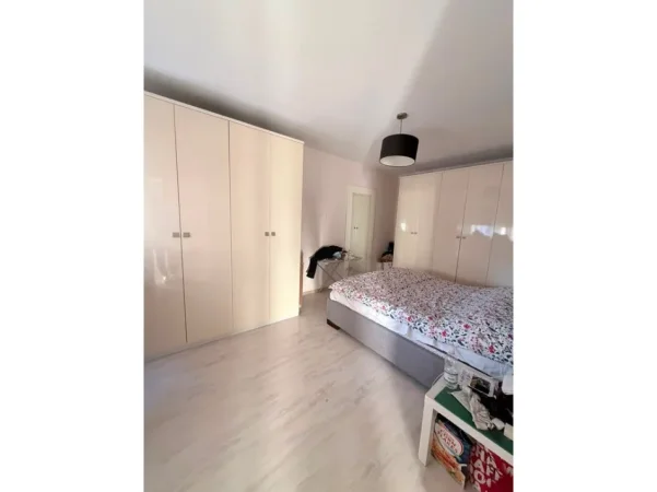 Tirane, jepet me qera apartament 1+1 Kati 8, 600 € 