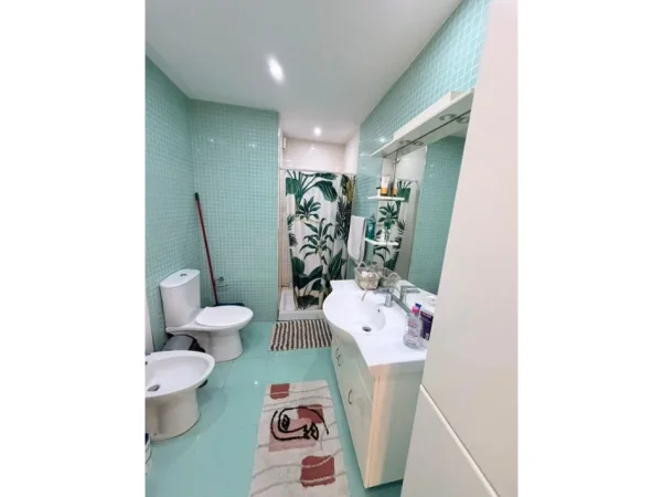 Tirane, jepet me qera apartament 1+1 Kati 8, 600 € 