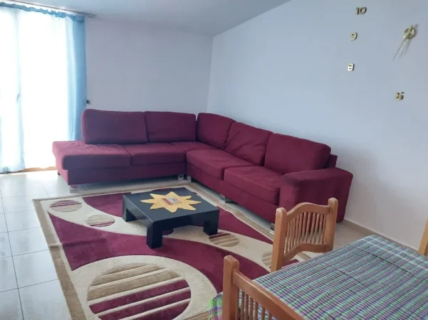 Tirane, jepet me qera apartament 1+1+Ballkon Kati 5, 70 m² 320 € (Rruga Muhamed Deliu)