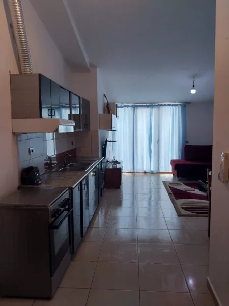 Tirane, jepet me qera apartament 1+1+Ballkon Kati 5, 70 m² 320 € (Rruga Muhamed Deliu)