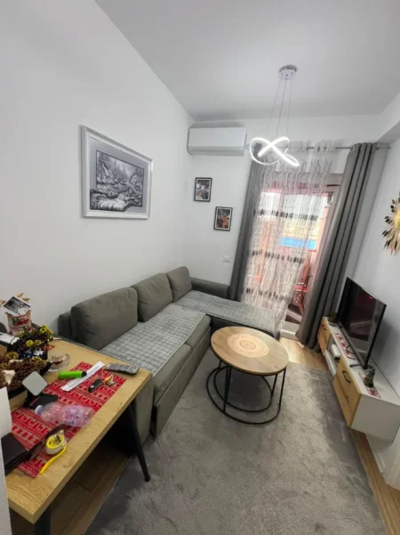 Tirane, jepet me qera apartament 1+1 Kati 6, 50 m² 430 € (Ali Demi)