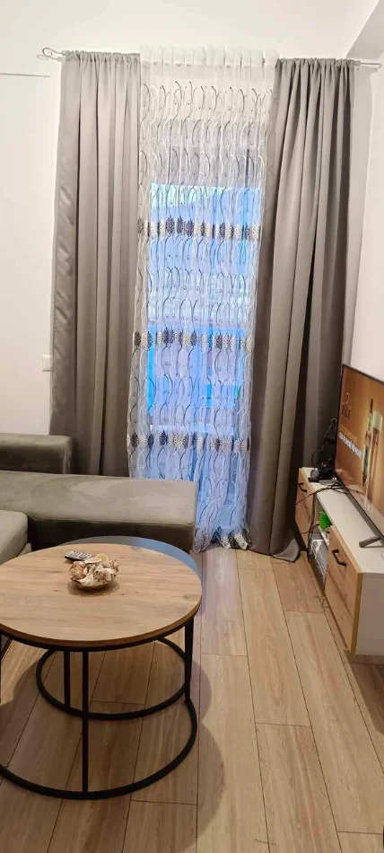 Tirane, jepet me qera apartament 1+1 Kati 6, 50 m² 430 € (Ali Demi)