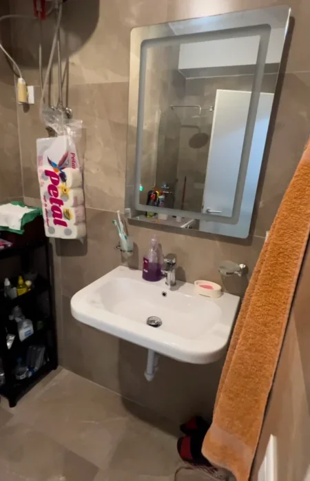 Tirane, jepet me qera apartament 1+1 Kati 6, 50 m² 430 € (Ali Demi)
