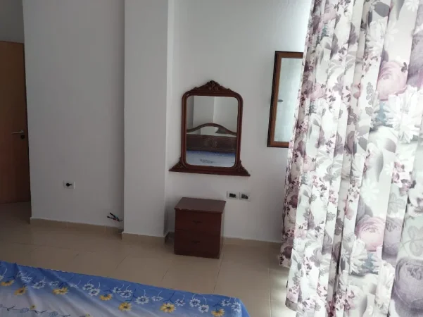 Tirane, jepet me qera apartament 1+1+Ballkon Kati 5, 70 m² 320 € (Rruga Muhamed Deliu)
