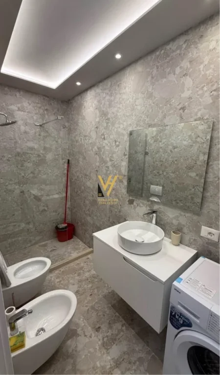 Tirane, jepet me qera apartament 1+1+Ballkon Kati 2, 50 m² 620 € (MATERNITETI I RI)