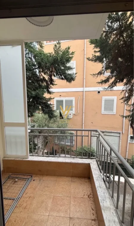 Tirane, jepet me qera apartament 1+1+Ballkon Kati 2, 50 m² 620 € (MATERNITETI I RI)